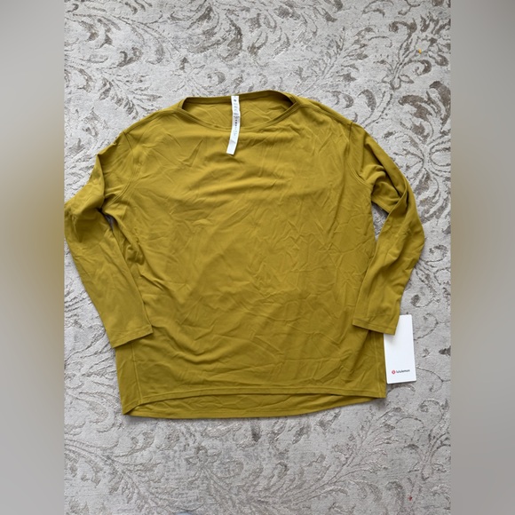 Lululemon Athletica back in action  Nulu Long Sleeve Top 10 NEW - Picture 10 of 11